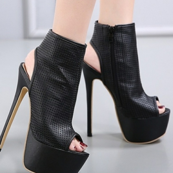 High heeled booties - Picture 7 of 7